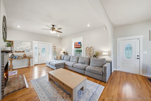 332 E 4th Street, Claremore, OK 74017
