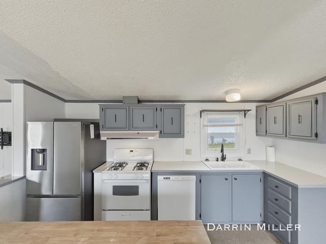 84 Maple Court, Muskegon Twp, MI 49445