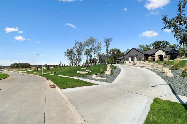 1529 S Timber Lane, West Des Moines, IA 50266