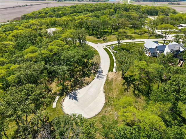 1529 S Timber Lane, West Des Moines, IA 50266