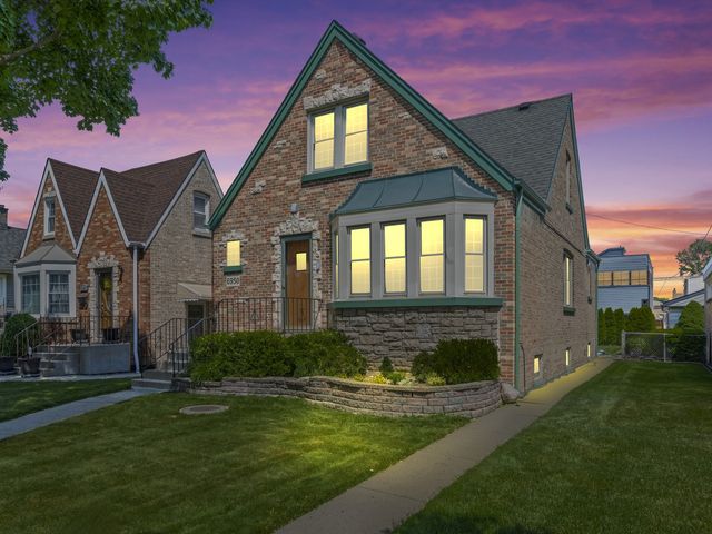6950 W Barry Avenue, Chicago, IL 60634