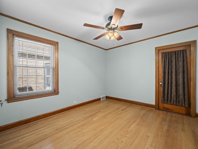 6950 W Barry Avenue, Chicago, IL 60634