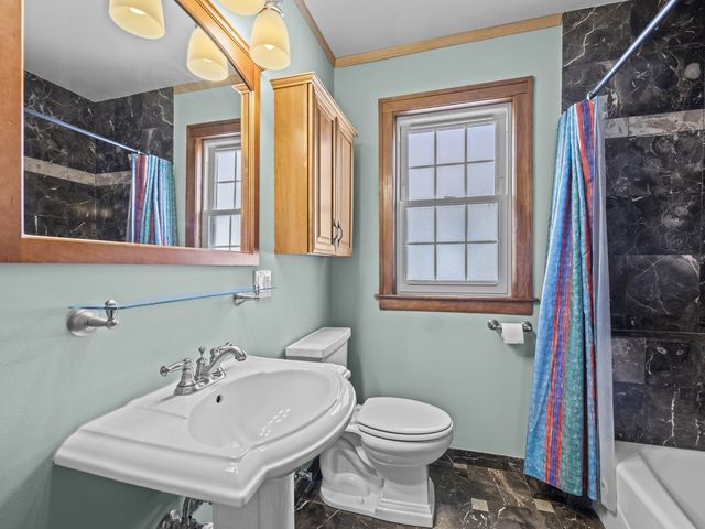 6950 W Barry Avenue, Chicago, IL 60634