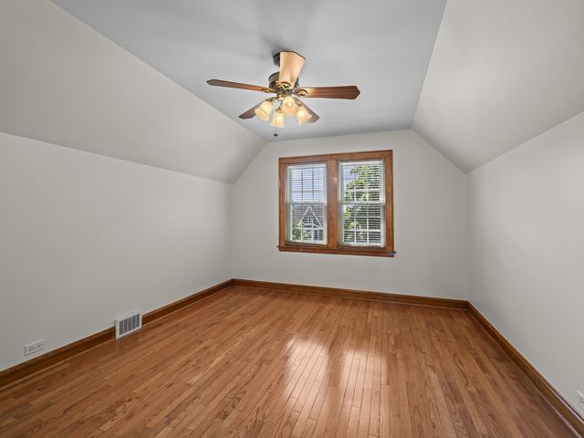 6950 W Barry Avenue, Chicago, IL 60634