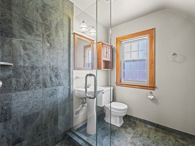 6950 W Barry Avenue, Chicago, IL 60634