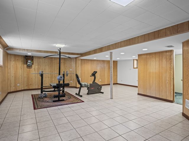 6950 W Barry Avenue, Chicago, IL 60634