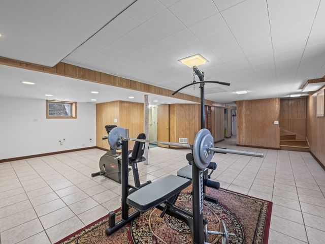 6950 W Barry Avenue, Chicago, IL 60634