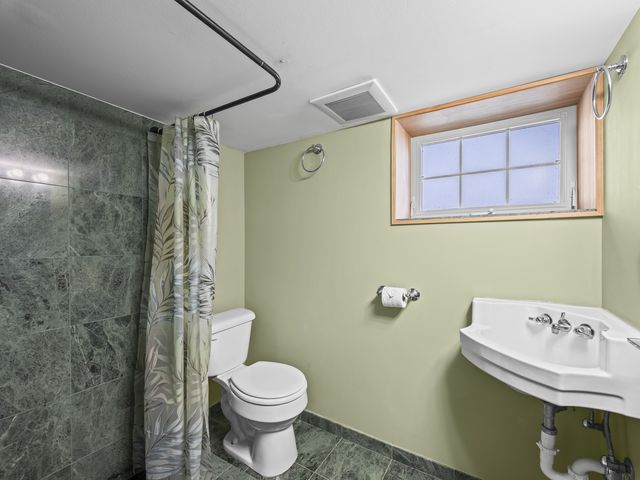 6950 W Barry Avenue, Chicago, IL 60634