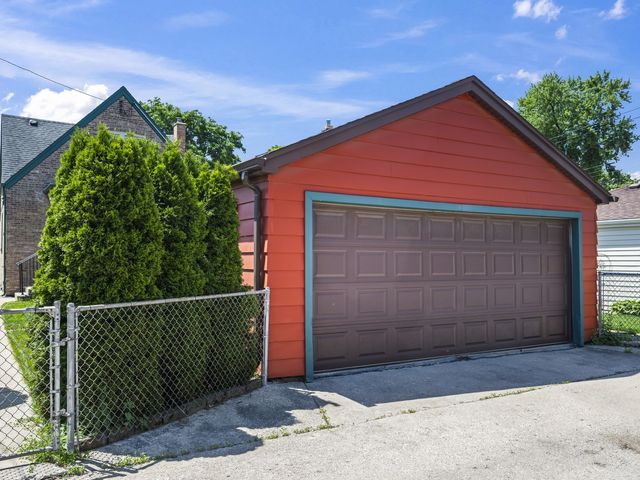 6950 W Barry Avenue, Chicago, IL 60634