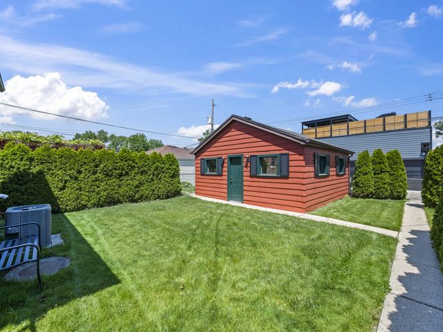 6950 W Barry Avenue, Chicago, IL 60634