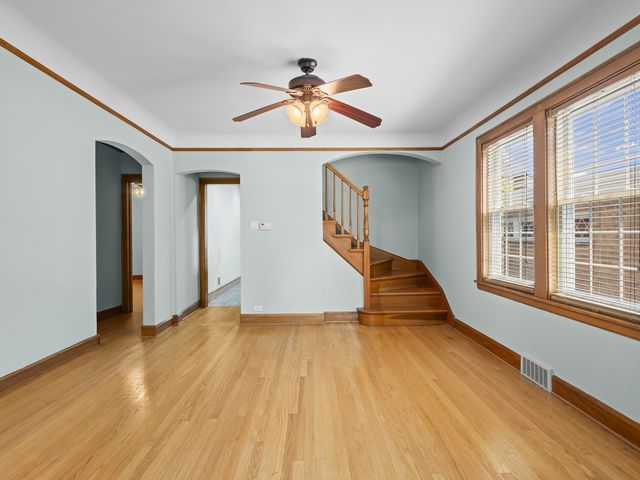 6950 W Barry Avenue, Chicago, IL 60634