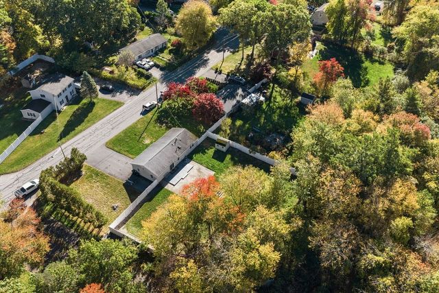 36 Meadowood Dr, Dartmouth, MA 02748