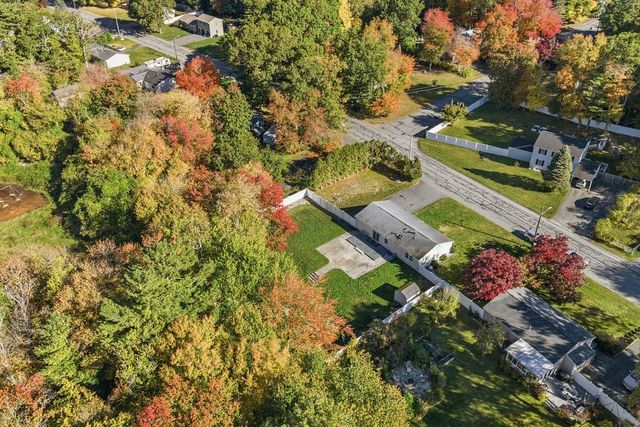 36 Meadowood Dr, Dartmouth, MA 02748