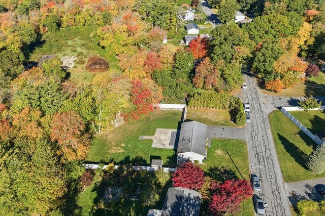 36 Meadowood Dr, Dartmouth, MA 02748
