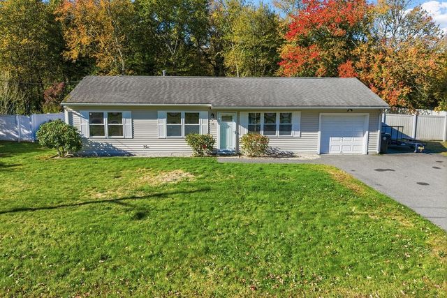 36 Meadowood Dr, Dartmouth, MA 02748