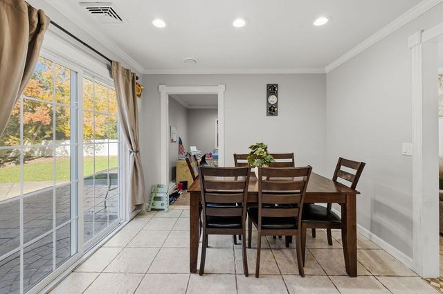 36 Meadowood Dr, Dartmouth, MA 02748