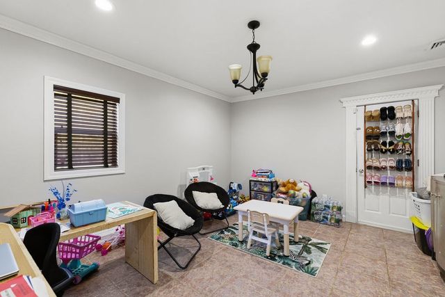 36 Meadowood Dr, Dartmouth, MA 02748