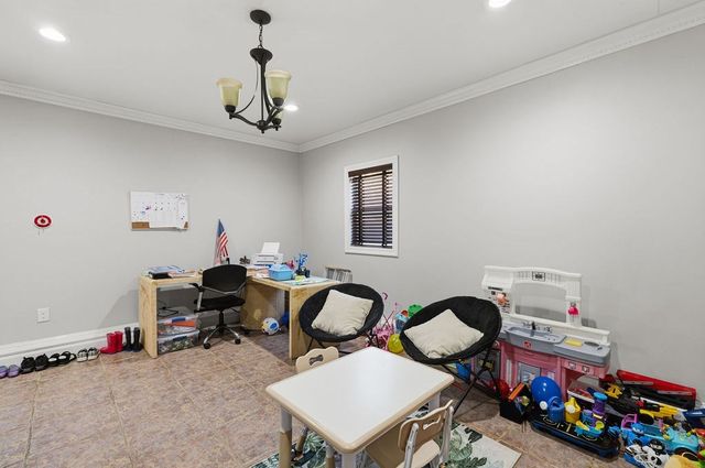 36 Meadowood Dr, Dartmouth, MA 02748