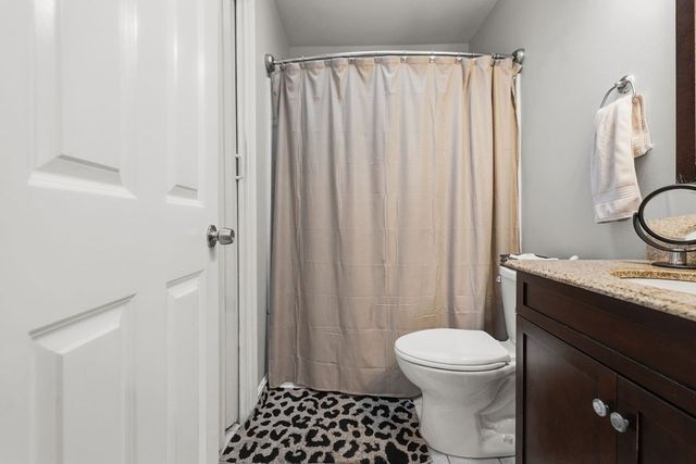 36 Meadowood Dr, Dartmouth, MA 02748