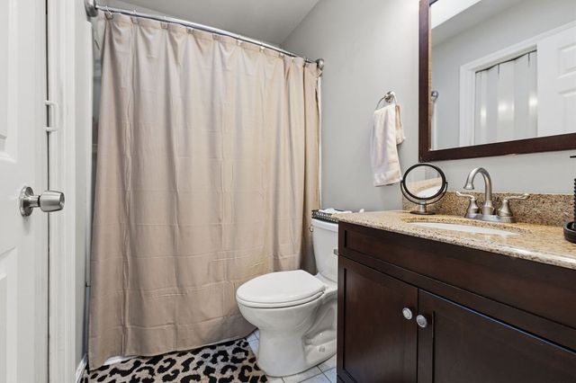36 Meadowood Dr, Dartmouth, MA 02748