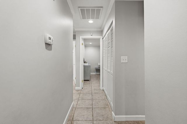 36 Meadowood Dr, Dartmouth, MA 02748
