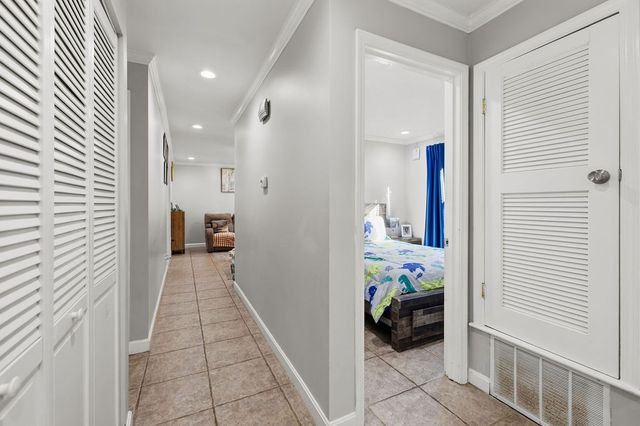 36 Meadowood Dr, Dartmouth, MA 02748