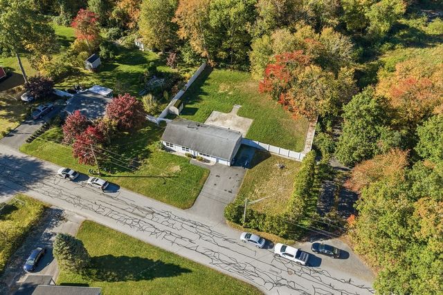 36 Meadowood Dr, Dartmouth, MA 02748