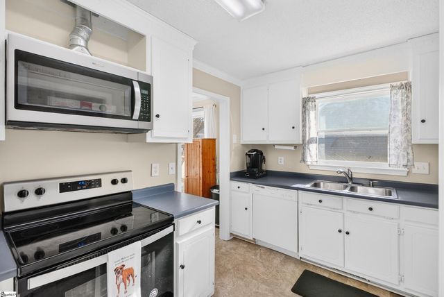 404 Frostberry Court, Fountain Inn, SC 29644