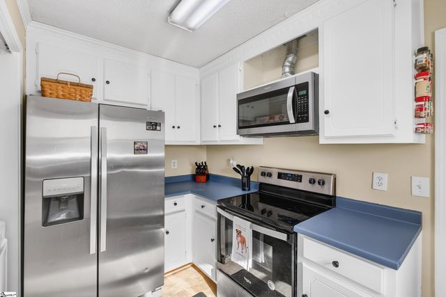 404 Frostberry Court, Fountain Inn, SC 29644