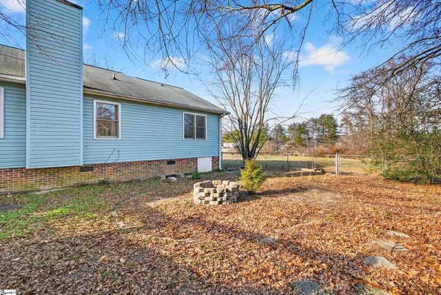 404 Frostberry Court, Fountain Inn, SC 29644