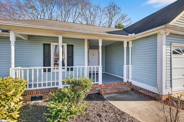 404 Frostberry Court, Fountain Inn, SC 29644