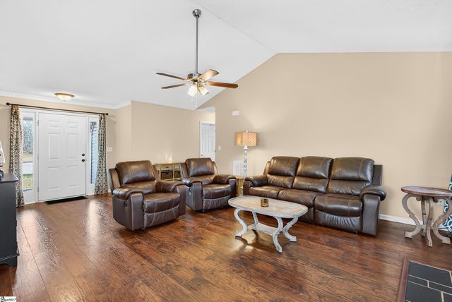 404 Frostberry Court, Fountain Inn, SC 29644