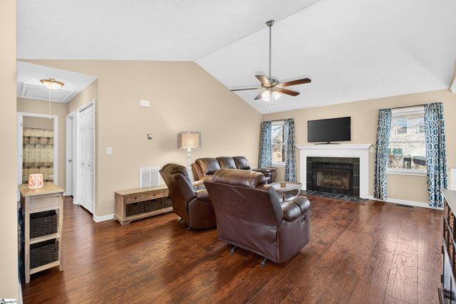 404 Frostberry Court, Fountain Inn, SC 29644