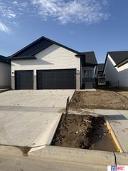 10720 Dominion Drive, Lincoln, NE 68527