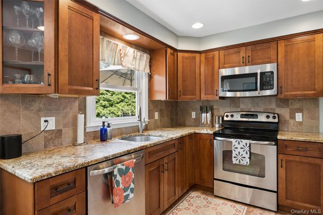 45 Woodland Drive, Smithtown, NY 11787