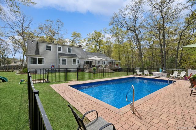 45 Woodland Drive, Smithtown, NY 11787