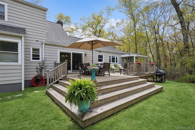 45 Woodland Drive, Smithtown, NY 11787