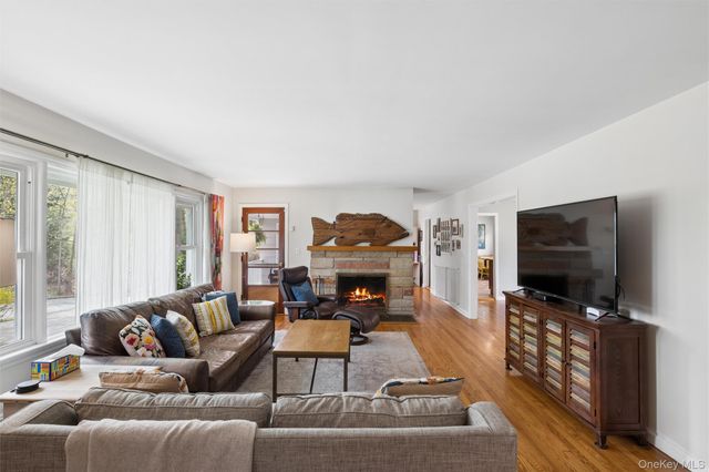 45 Woodland Drive, Smithtown, NY 11787