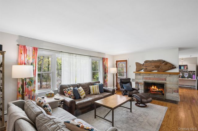 45 Woodland Drive, Smithtown, NY 11787