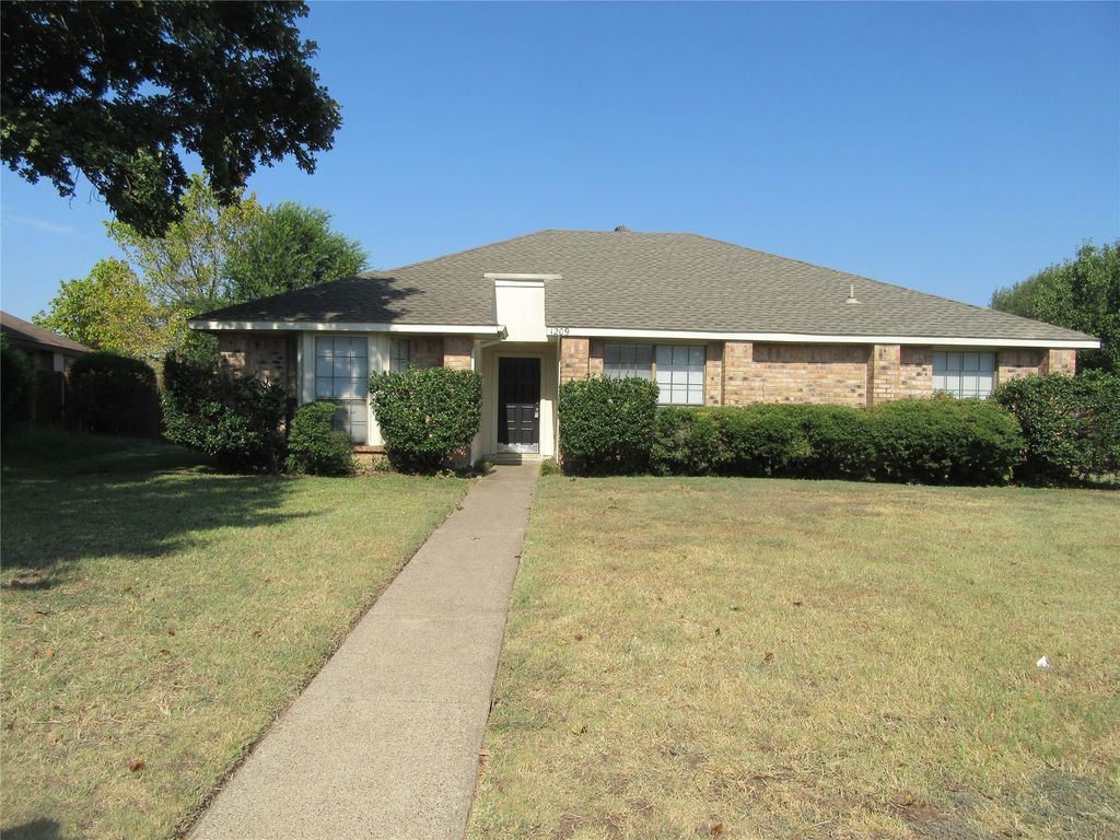 1209 Conlin Drive, Lancaster, TX 75134