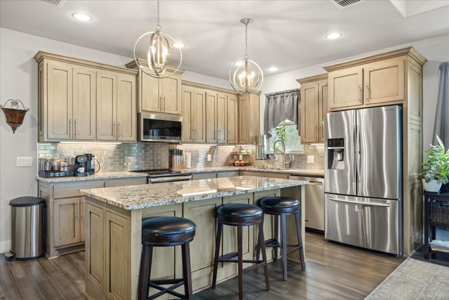 8828 Sundance Place Court, Granbury, TX 76049