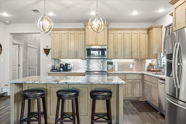 8828 Sundance Place Court, Granbury, TX 76049