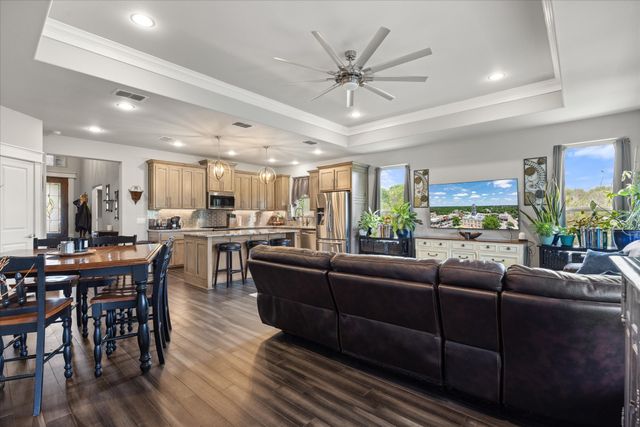8828 Sundance Place Court, Granbury, TX 76049
