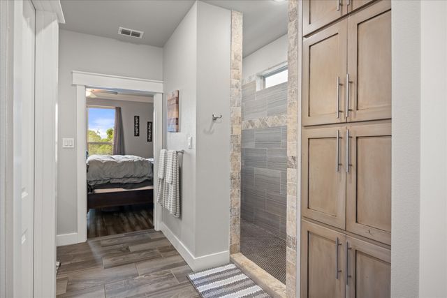 8828 Sundance Place Court, Granbury, TX 76049