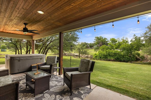 8828 Sundance Place Court, Granbury, TX 76049