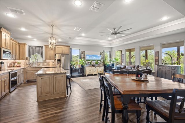 8828 Sundance Place Court, Granbury, TX 76049