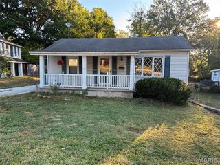 2425 La Salle Drive, Alton, IL 62002