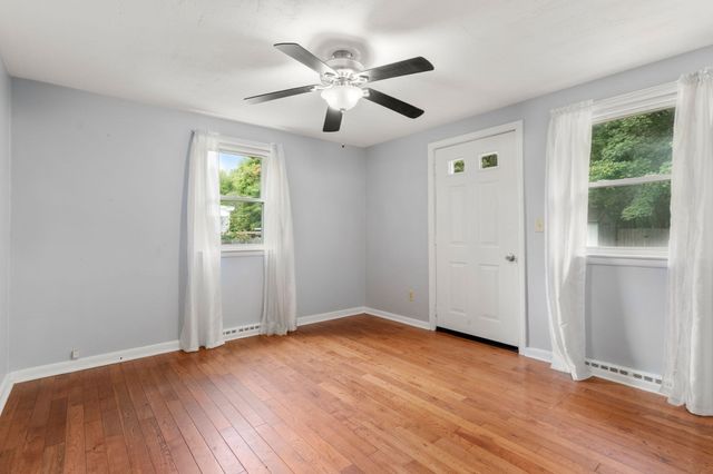 11 Munroe Dr, Plainville, MA 02762