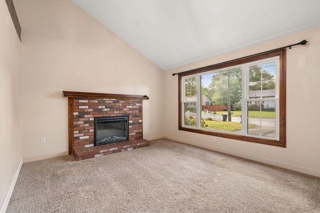 11 Munroe Dr, Plainville, MA 02762