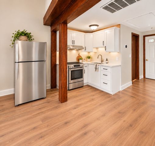 11 Munroe Dr, Plainville, MA 02762